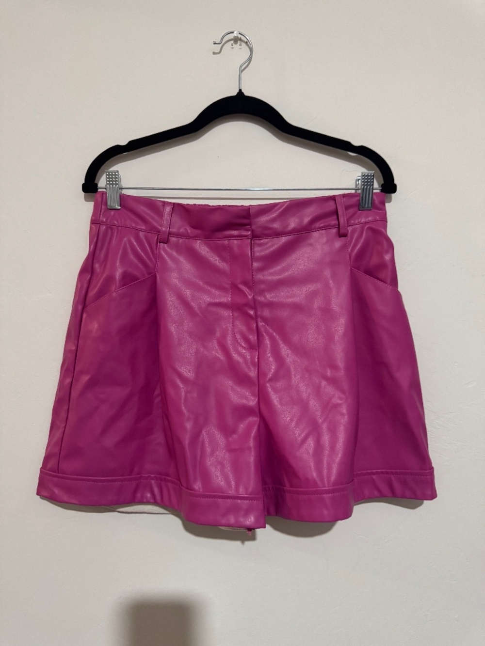 Glam Women's Size L Fuchsia Pink Faux Leather Pleated Shorts High Waist